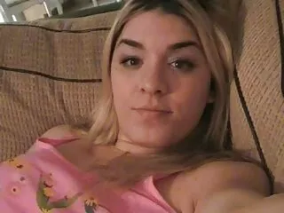 Chica ver pelis adultos en traje