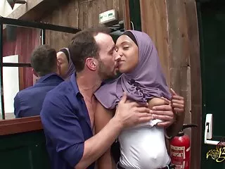 ¡Afeita el coño para obtener una recompensa de esperma! porno tarzan pelicula