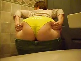 Perra tetona sexo extraño Angelica Raven con un artista joven peli porno entera