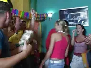 ¡La masturbación es su pasatiempo peliculas xxx gratis para adultos favorito!