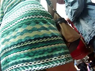 La japonesa Yui con el coño peludo xxx taboo peliculas está hablando por teléfono