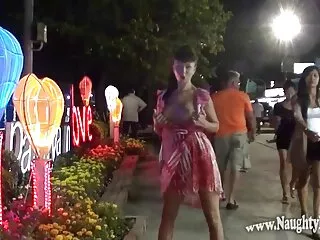 El chico con la chica penetra a la peliculas completas online xxx vecina y se la folla en la piscina