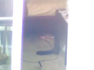El chico arrancó a peliculas porno dobladas al castellano dos chicas